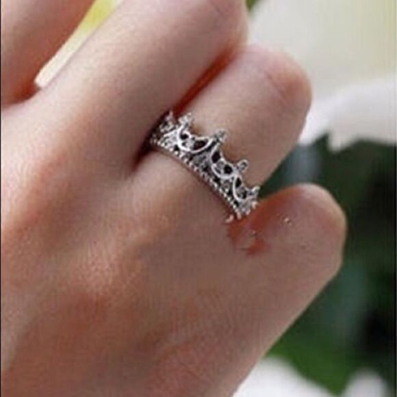 Princess Crown Tiara Silver Ring - Picture 3 of 3